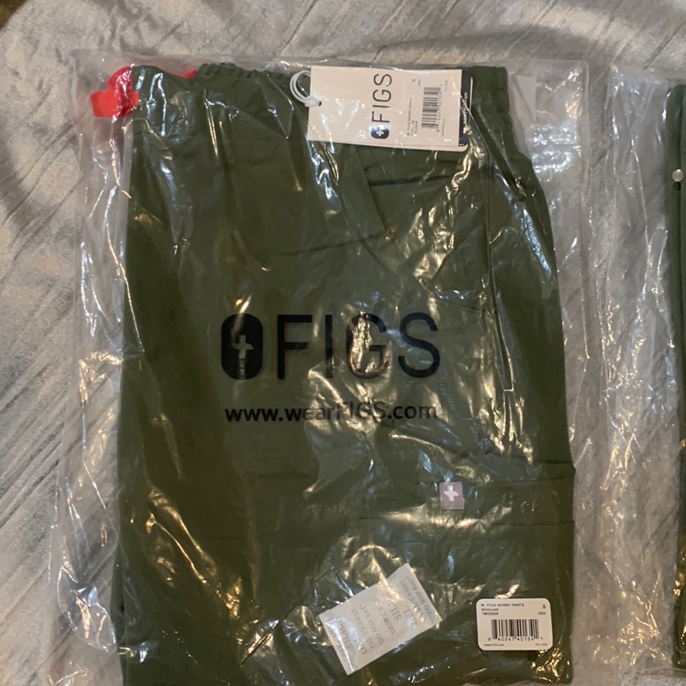 Brand new set of Figs scrub set color Olive